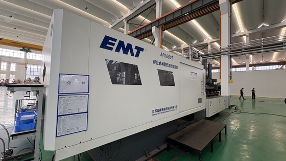Un buen precio. 6500kN Máquina de fundición a presión de semi-sólido para moldear la aleación de magnesio Alta eficiencia Alto volumen teórico de inyección en línea