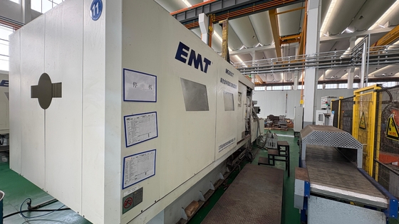 Un buen precio. Máquina de moldeado de espesor de alto rendimiento para fundición a presión de aleación de magnesio 8000kN Fuerza de bloqueo del molde 105MPa Presión de inyección en línea
